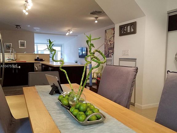4th image of 20291 NE 30th Ave APT 101