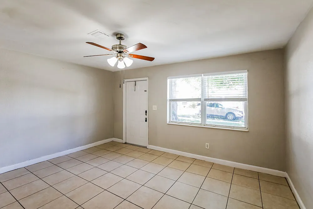 3 bed, 2.0 bath, 925 sqft, $2,690 — Photo 3