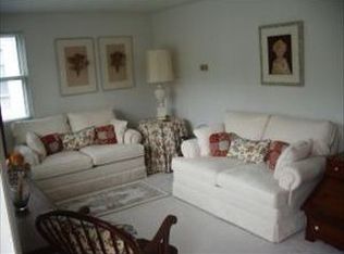 5952 Pine St, East Petersburg, PA 17520