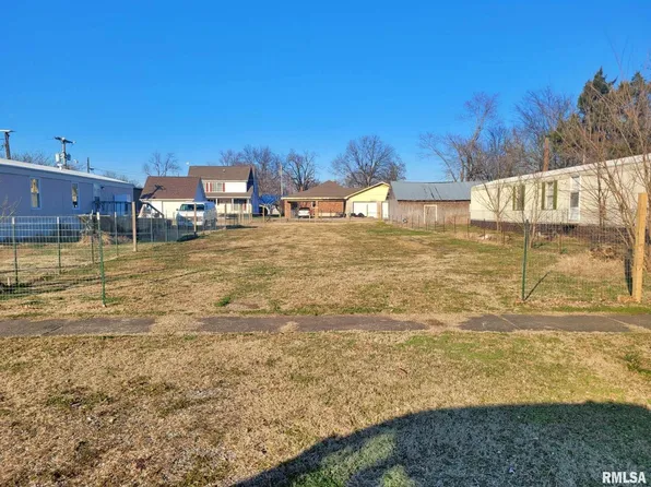 809 E 3rd St, Metropolis, IL 62960