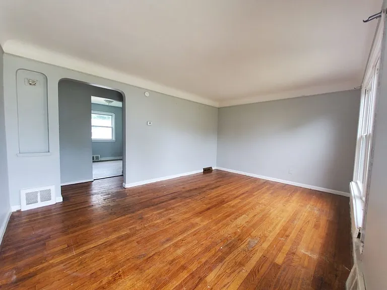 16108 Edgewood Ave — Photo 6