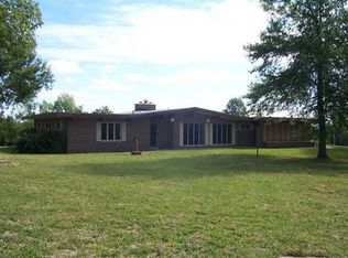 610 10th St, Vienna, MO 65582