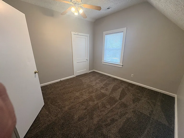 1033 E Mulberry St #B — Photo 24