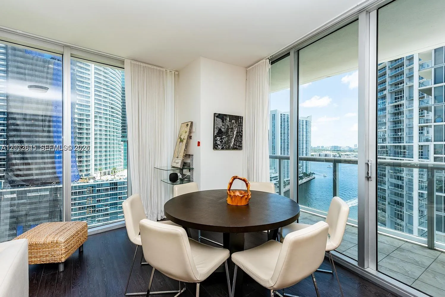 Icon Brickell Condo No 3 — Photo 3