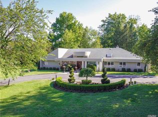 15 Farmers Rd, Kings Point, NY 11024