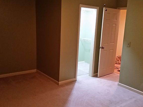 4th image of 94 Waterly Ave