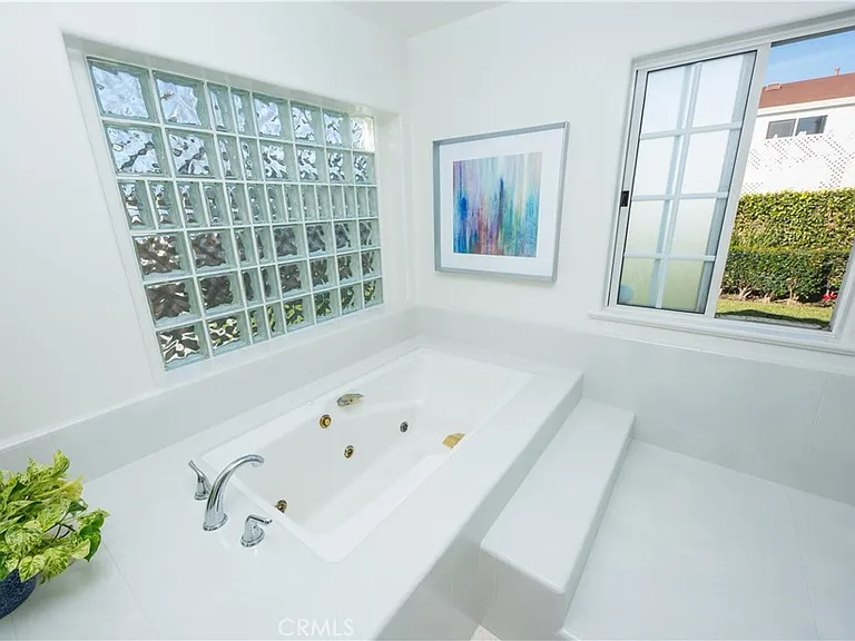 1021 Avenue D — Photo 22