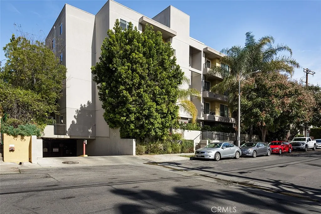 3 bed, 2.5 bath, 1790 sqft, $3,980 — Photo 2