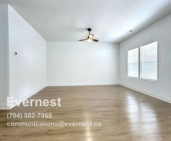 411 S Spargo St — Photo 6