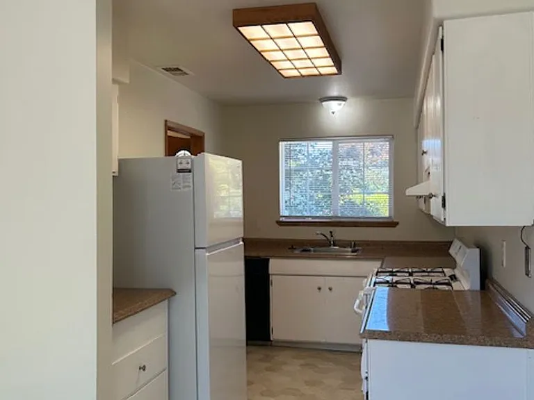 301 Arlen Dr — Photo 3