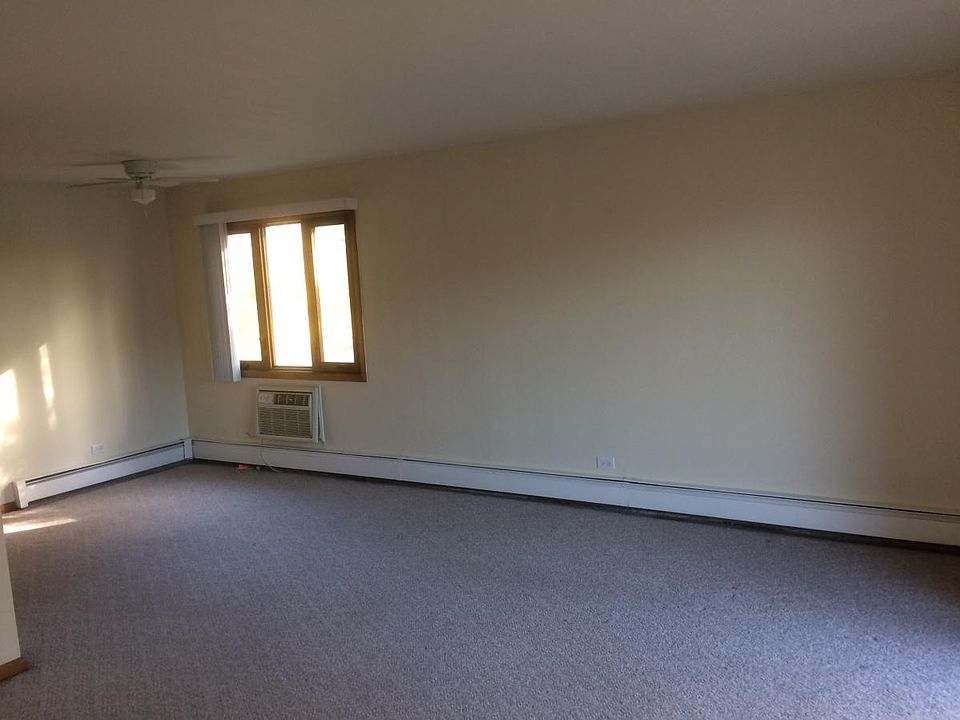 1st image of 16735 Forest Ave APT 3S