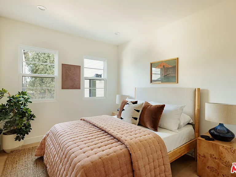 1016 Manzanita St #1016 — Photo 2