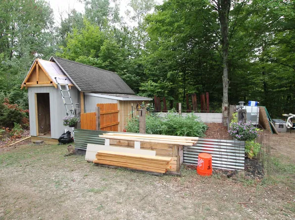 5040 Bunker Hill Rd, Central Lake, MI 49622