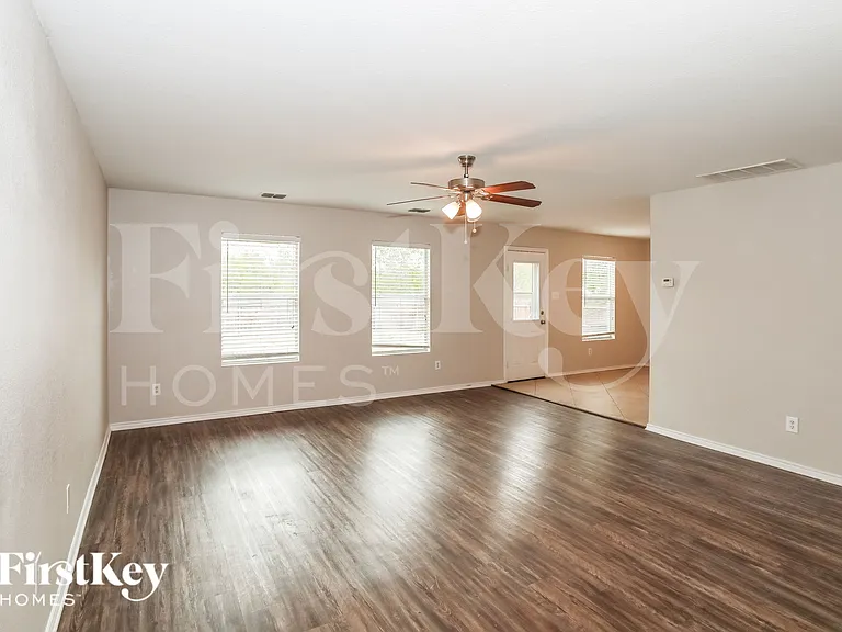 4545 Waterford Dr — Photo 3