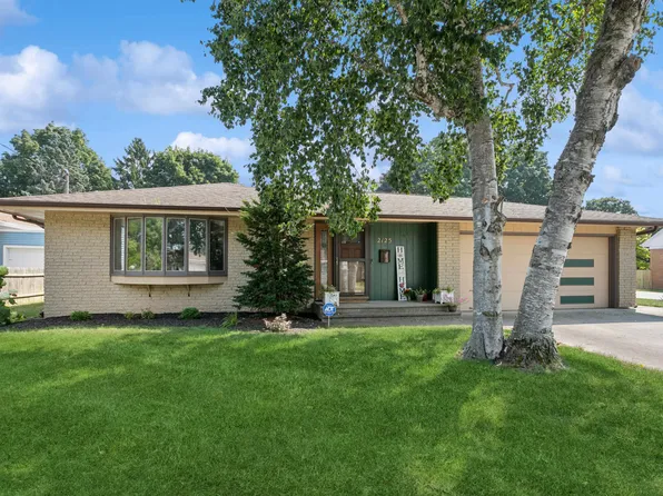 2125 32nd St, Two Rivers, WI 54241