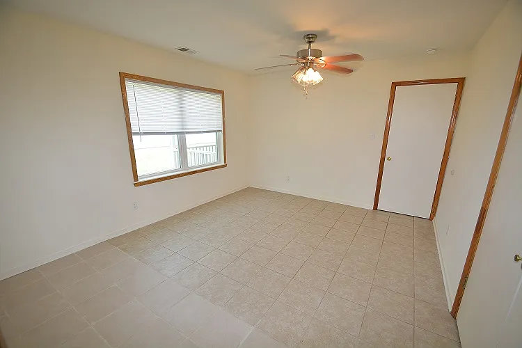 816 Walker St — Photo 6