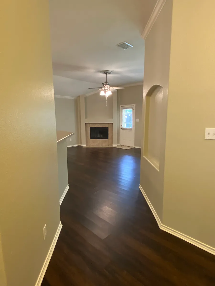 Building Photo - 6109 Goldenrod Dr