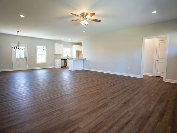 4th image of 264 Ann St