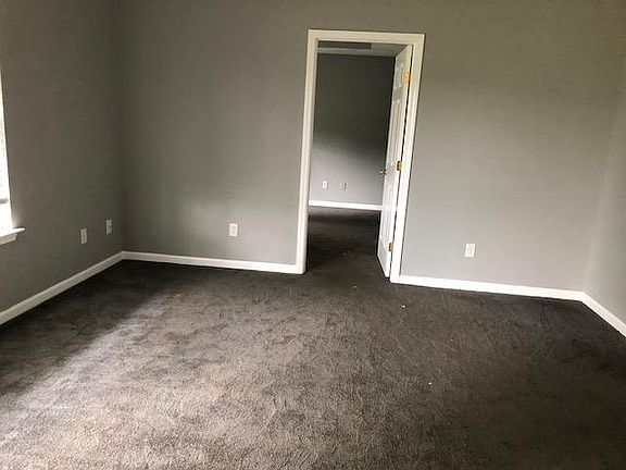 3rd image of 500 Davis Ln