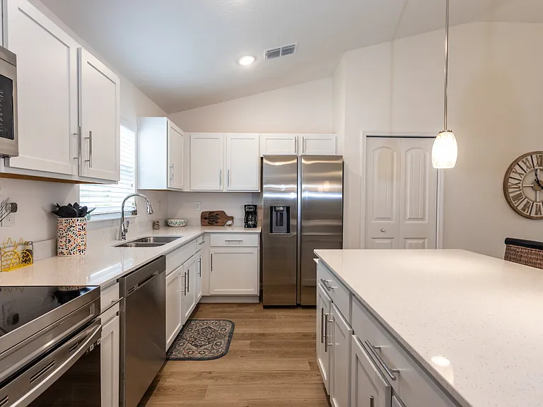 43 Freeland Ln — Photo 7