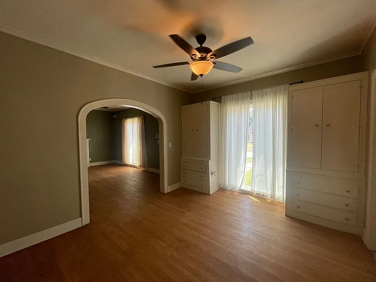 250 E Fairview St — Photo 5