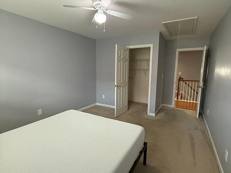 La Chateau Pl — Photo 2