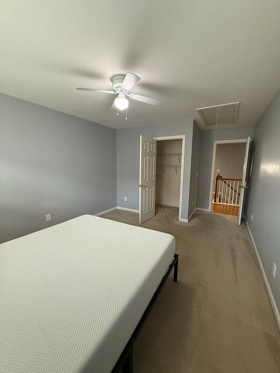 Building Photo - La Chateau Pl