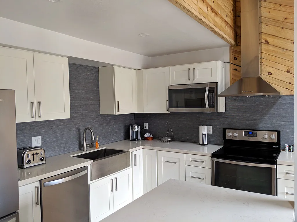 35 Lower Woodbridge Rd — Photo 4