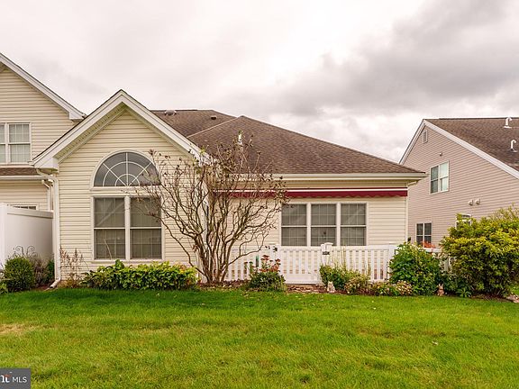 5th image of 100 Moor Dr