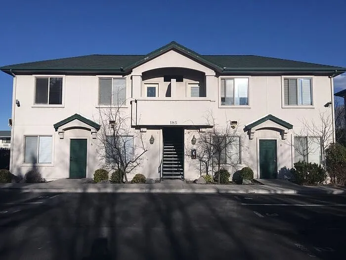 1 bed, 1.0 bath, 594 sqft, $1,395 — Photo 2