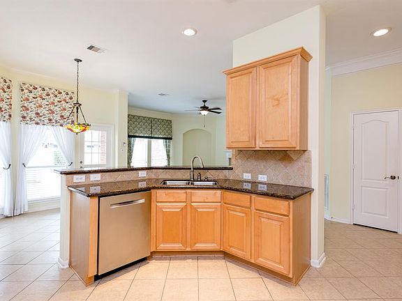 4th image of 13323 Pecan Walk Ln