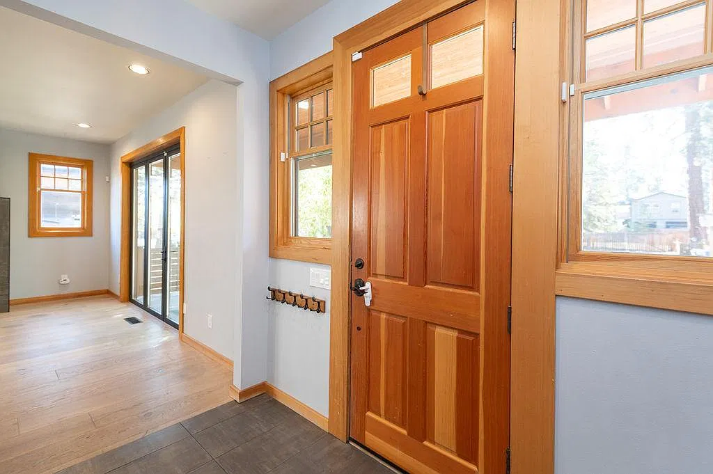 1252 NW Ithaca Ave — Photo 3