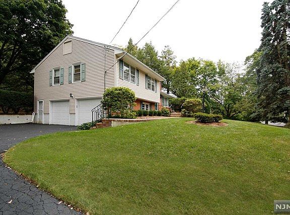 3rd image of 44 Brookview Dr