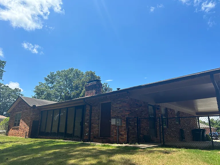 1810 Spring Valley Dr — Photo 13