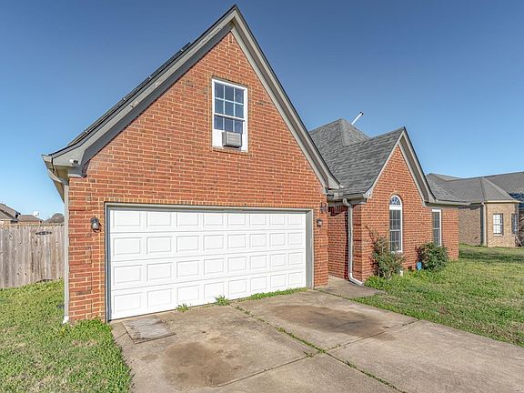 2nd image of 818 Boulevard Orleans St