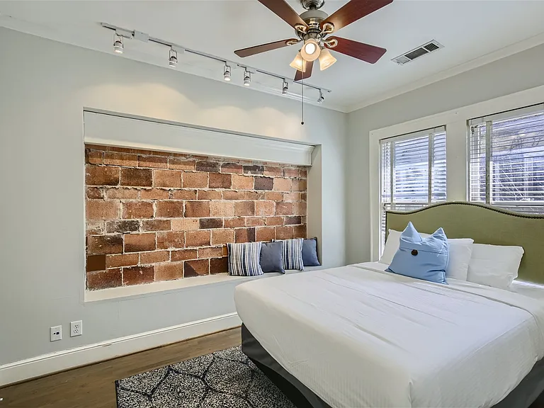 4038 Lemmon Ave #202 — Photo 3