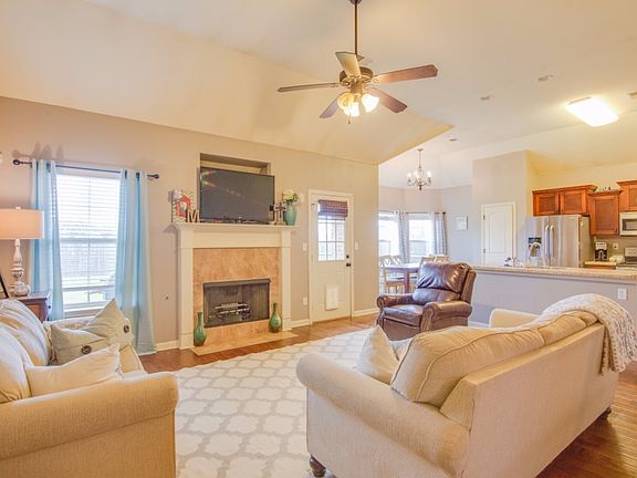 3rd image of 4196 Wildberry Dr