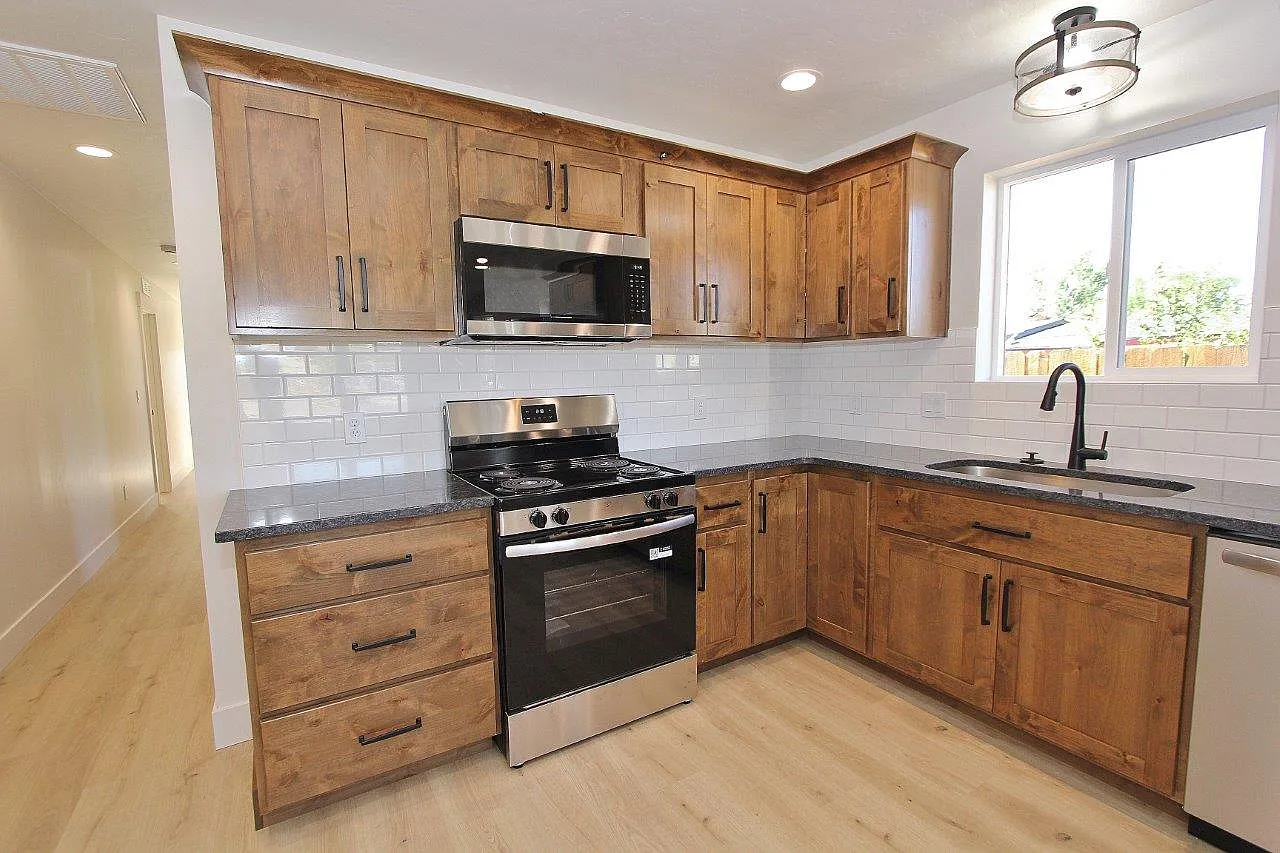 3 bed, 1091 sqft, $1,885 — Photo 3