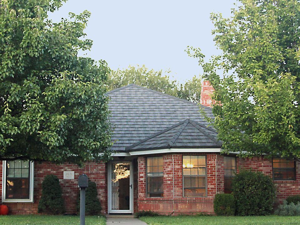 Exterior (Front View)
