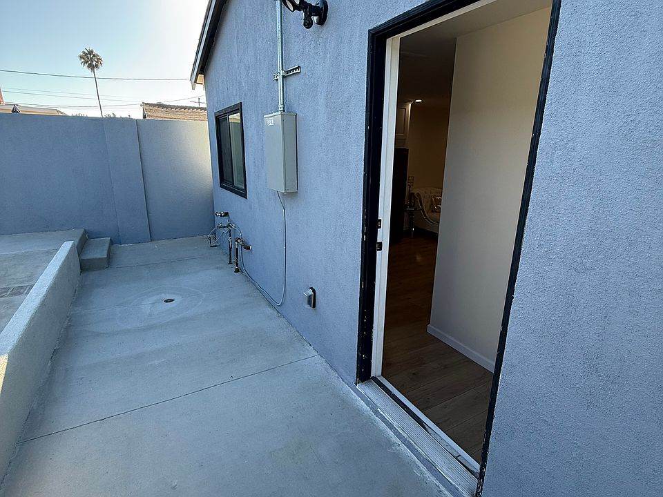 1st image of 23101 Vanowen St #1/2