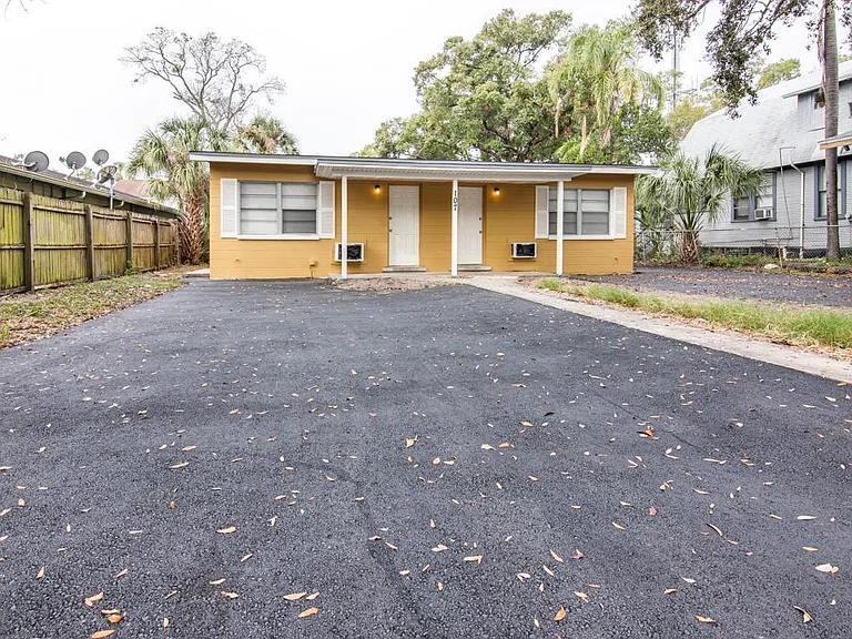 107 S Gomez Ave #C — Photo 2