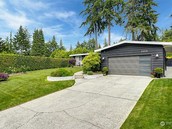 3rd image of 2414 158th Avenue SE