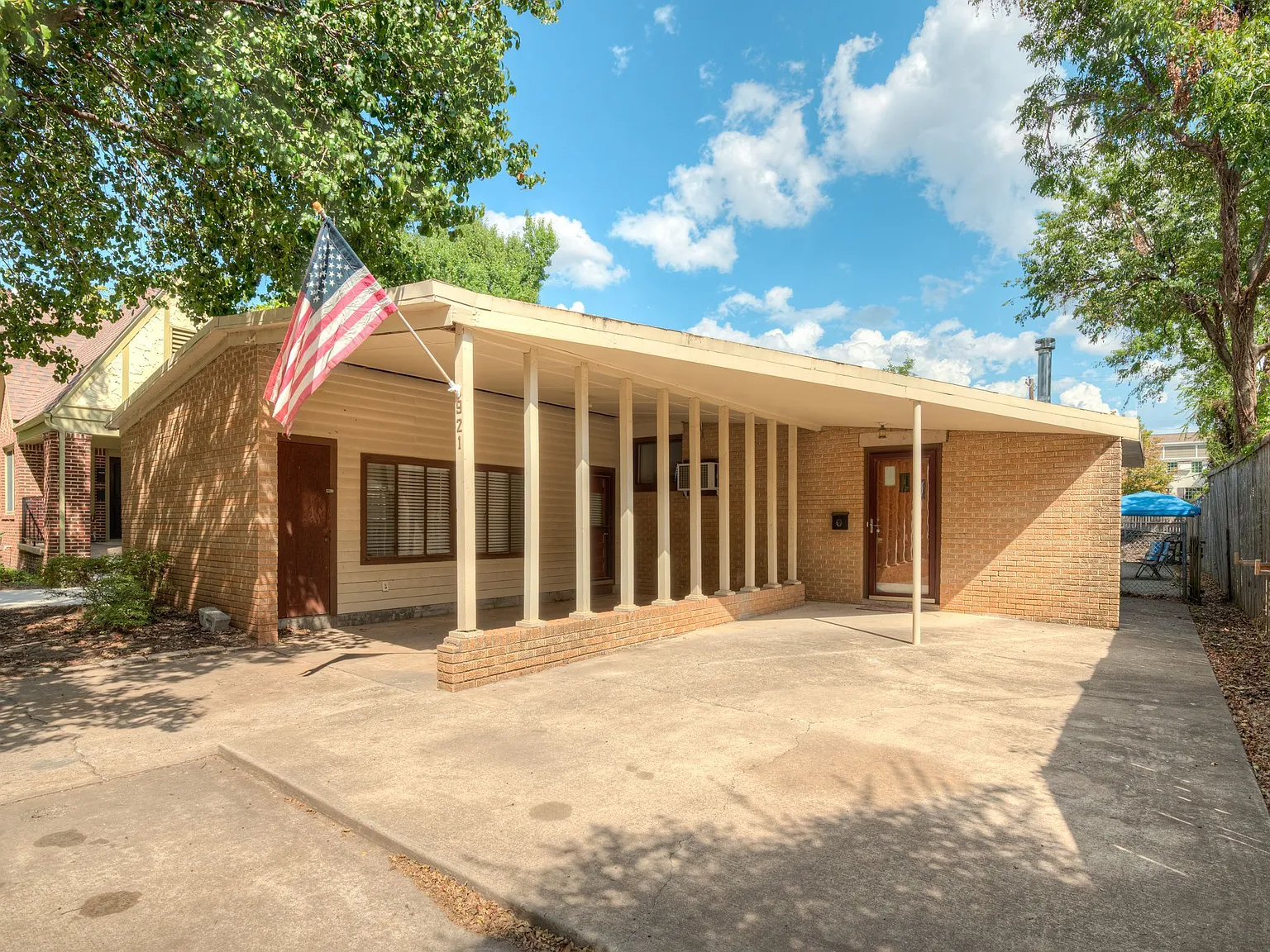 4 bed, 2.0 bath, 2026 sqft, $3,500 — Photo 3