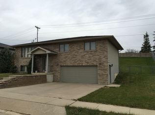 3547 Lunar Dr, Dubuque, IA 52003