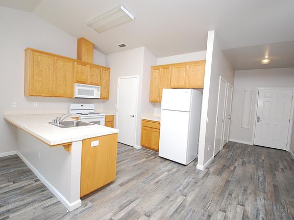 4th image of 634 Pearl Pl APT D