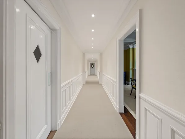 32 East 64th Street image 11 of 16