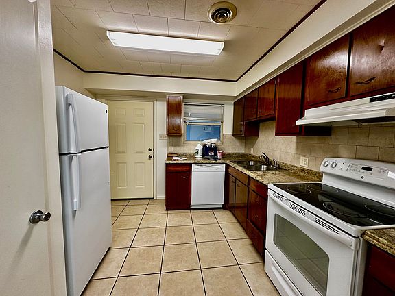 3rd image of 903 Lois St Unit 9