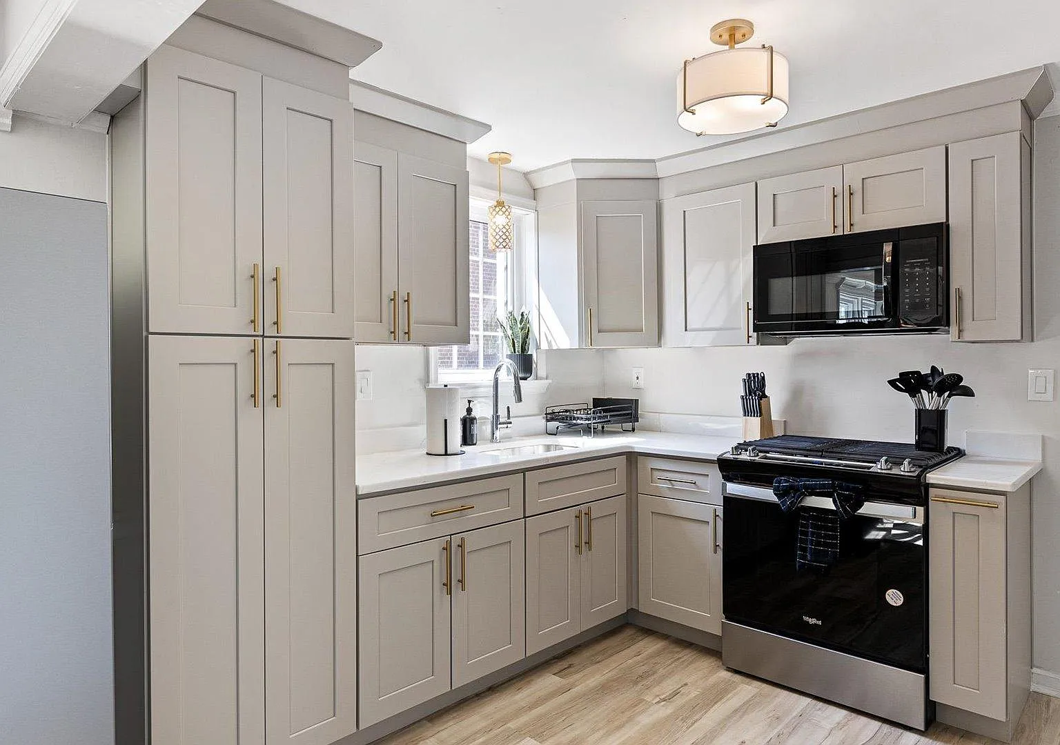 4 bed, 4.0 bath, 2400 sqft, $979 — Photo 3