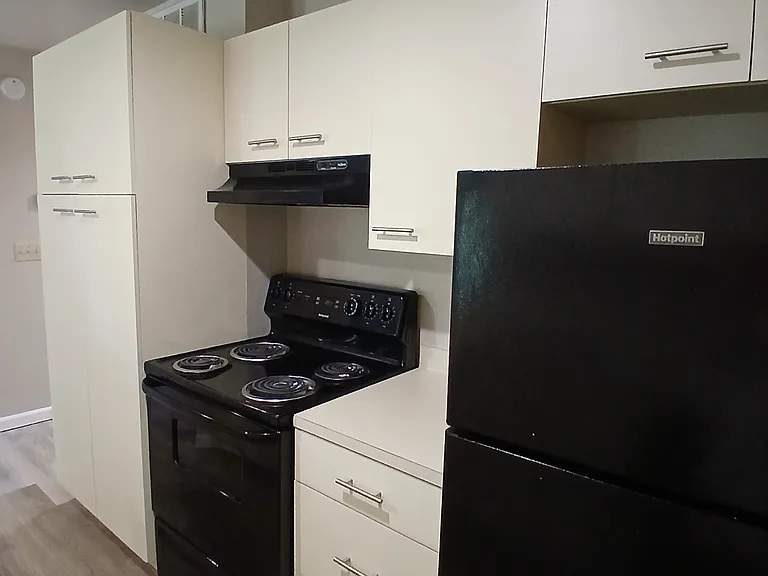 Plaza Apartments — Photo 17