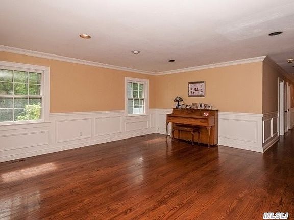 3rd image of 98 Wilmington Dr